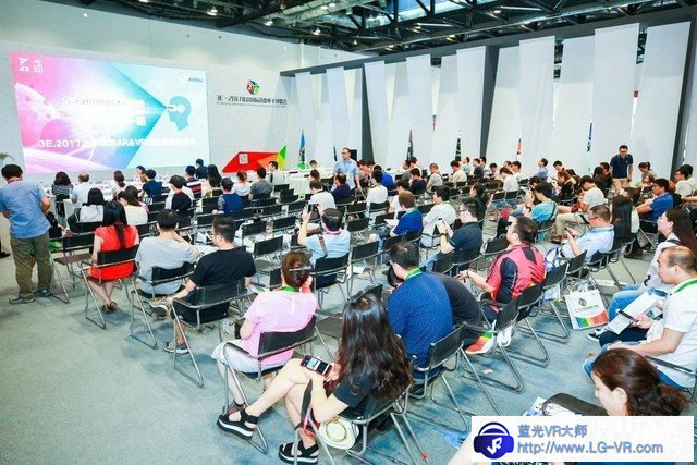 VR排长队体验 3E北京消费电子博览会开幕